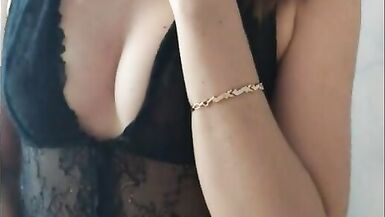 Petite MILF atteint un orgasme féminin incroyable - OH...IM GONNA CUM Lisaguither