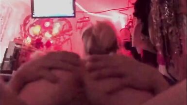 Baiser avec une bite de 9 pouces sur le dessus - 4 image