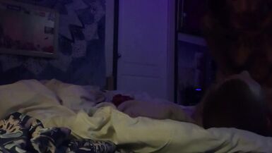 Une maman coquine se fait rouler dans la farine et reçoit une grosse bite