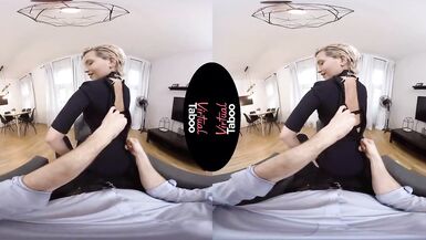 TABOO VIRTUALE - La MILF sexy sa cosa fare - 2 image
