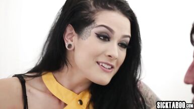 Busty bitch Katrina Jade sucked guys huge hard penis before he banged her - 4 image