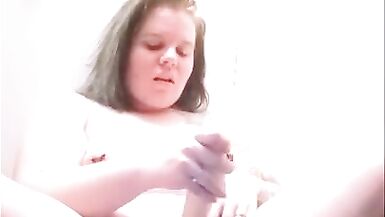 Chubby MILF folla a sí misma hasta que ella SQUIRTS. - 4 image