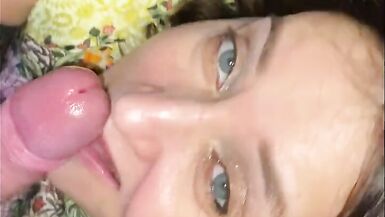 Tumanova MILF Gave a Blowjob to a Delivery Guy of Cocks - 13 image