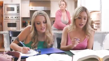 Dee Williams cant Resist Paris Whites Wet Pussy