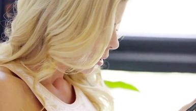 Squirting MILF Üvey Oğlundan Creampie Alır - 1 image