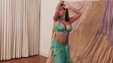 Alexis Taylor Harem Güzeli - 2 image