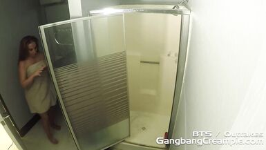 Découvrez les coulisses de Richelle Ryan avant/après son gangbang. - 4 image