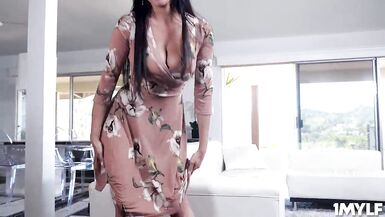 Latina mommy Anissa Kate cums on the studs shaft  as he drills her