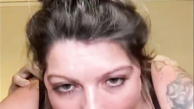 Sexy MILF Savanna Sweet gives Sloppy Blowjob