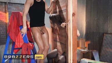 Brazzers - лучшая компиляция траха великолепной малышки с идеальным телом Абеллы Дейнджер - 7 image