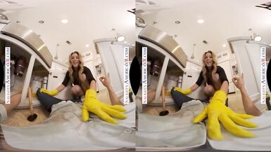 Naughty America - La rubia MILF Kayla Paige necesita que le revisen las tuberías y ¡¡¡tú eres el afortunado de hacerlo!!! - 2 image