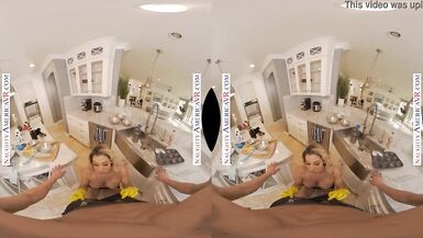Naughty America - La rubia MILF Kayla Paige necesita que le revisen las tuberías y ¡¡¡tú eres el afortunado de hacerlo!!! - 3 image