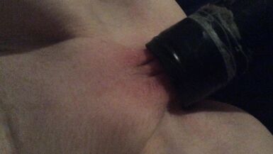 Se faire sucer la chatte avec un aspirateur jusquà ce quelle gonfle