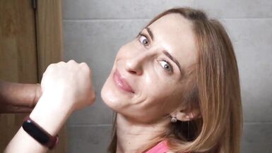I pick up a pretty girl on bar and she make me blowjob - 4 image
