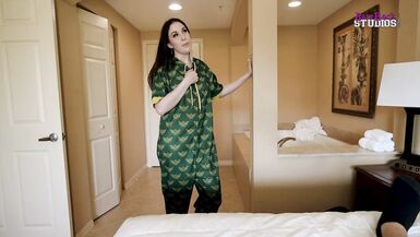 Morning Sex with My Step Mom - Amiee Cambridge