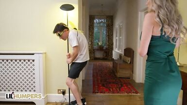 Lil Humpers - Jordi no puede resistir las ganas de follarse a la milf Amber Jayne Tetas perfectas y culo estrecho - 2 image