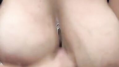 Bored Step Mom Titty Fucks Sohn nach Papa links für Arbeit - 10 image