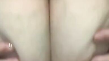 Bored Step Mom Titty Fucks Sohn nach Papa links für Arbeit - 5 image