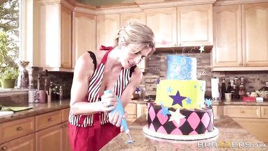 Cory Chase et Kali Roses Alluring Girls - Keep The Xmas Lig