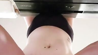 La belle-sœur se fait baiser dans la cuisine