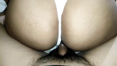 belle-mère en chaleur moffre sa chatte humide et crémeuse (jouir dans la bouche et avaler) - 5 image