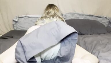 MILF Humps Pillow jusquà ce quelle jouisse