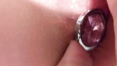 MILF Gets Ass Fucked with Vibrator in her Pussy and on her Clit DP - 3 image