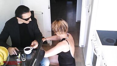 Mutter, die hartes Ficken liebt, einen Kaffee eine schöne heiße Blondine einen Blowjob einen guten Arsch einen guten Fick HD. - 2 image