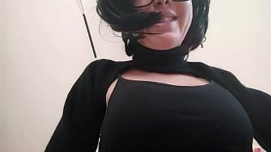 Ne sois pas timide, mon fils, viens te reposer au lit avec maman.