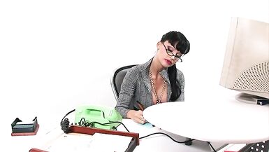The secretary cheered up a new employee. - 1 image