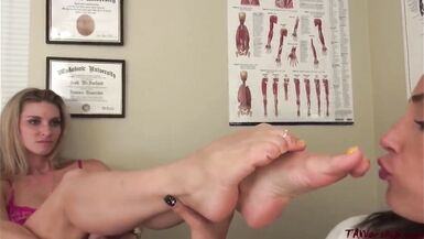 Adoration des pieds par Honey Crest