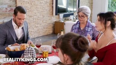 Reality Kings - Linfidèle Ivy Lebelle aime la baise sournoise