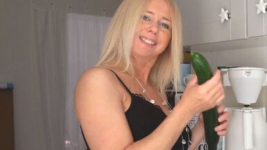 EXTREME HUGE CUCUMBER for fit and Sexy German MILF ! Gape !