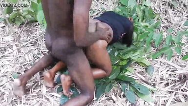 La Fuck Girl africana, nota come (Regina della giungla), chiede sesso a un ragazzo inesperto che ha bisogno di poteri spirituali per governare gli altri. - 4 image