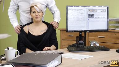 LOAN4K La MILF na pas peur de faire lamour pour régler ses problèmes dargent