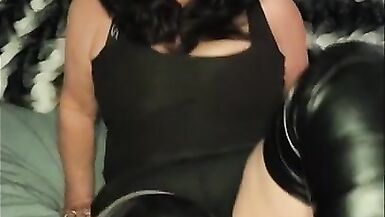 Amateur Mature Aunty Trades you a Foot Massage for a Cock Massage - 4 image