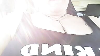 BBW fumando en topless en secreto con grandes tetas fuera - 2 image