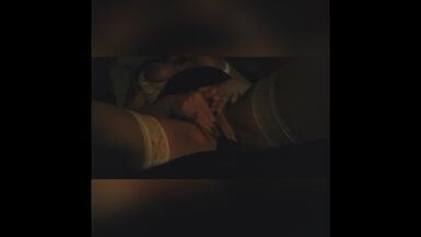 Heiße MILF genießt ihre Dildos jede Nacht - 1 image