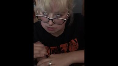 Hot Blonde Loves Giving Head - Rencontré sur Facebook