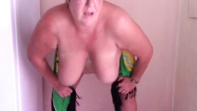 Fat Mommy Plays with Bouncing Tits and Dildo