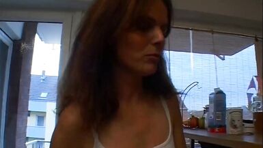 ganz enges Milf foetzchen gefickt - 2 image