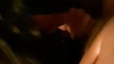 MILF se fait lécher la chatte - 2 image