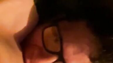 MILF se fait lécher la chatte - 5 image