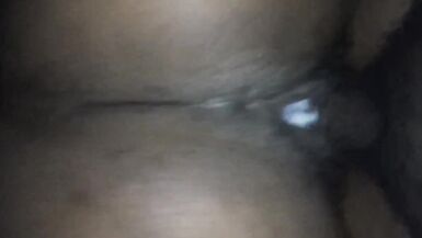 Une fille noire roule jusquà la crème