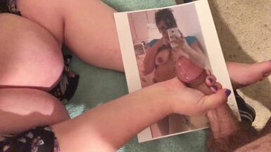 Hommage personnalisé au sperme dune MILF sexy