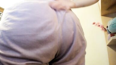 Your Beautiful Italian Stepmother makes you Smell her Farts - 5 image