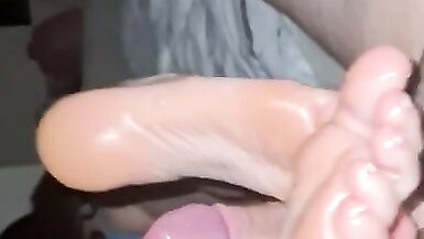 Reverse Oily Footjob UK Size 3 Tiny Feet with Cumshot - 3 image