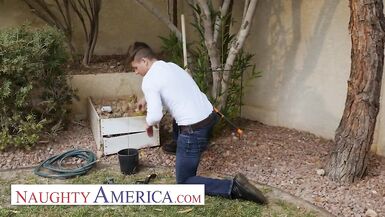 Naughty america - step-mom dana dearmond plays mit sie sons freund