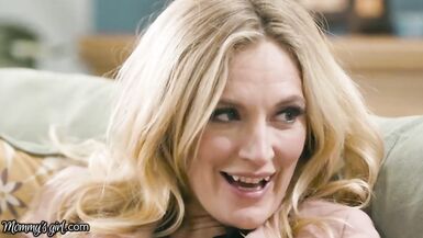 MommysGirl Cache-cache avec sa belle-fille - 2 image