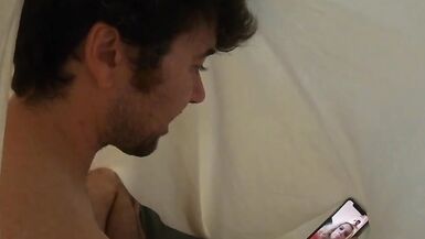 La belle-mère aide son beau-fils à jouir - 1 image